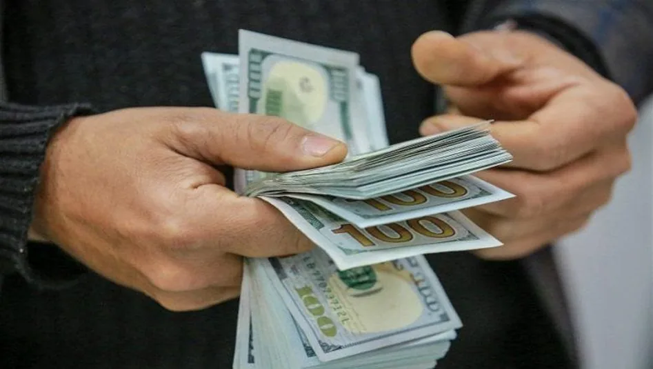 الدولار يتراجع مع إغلاق التداولات في العراق
