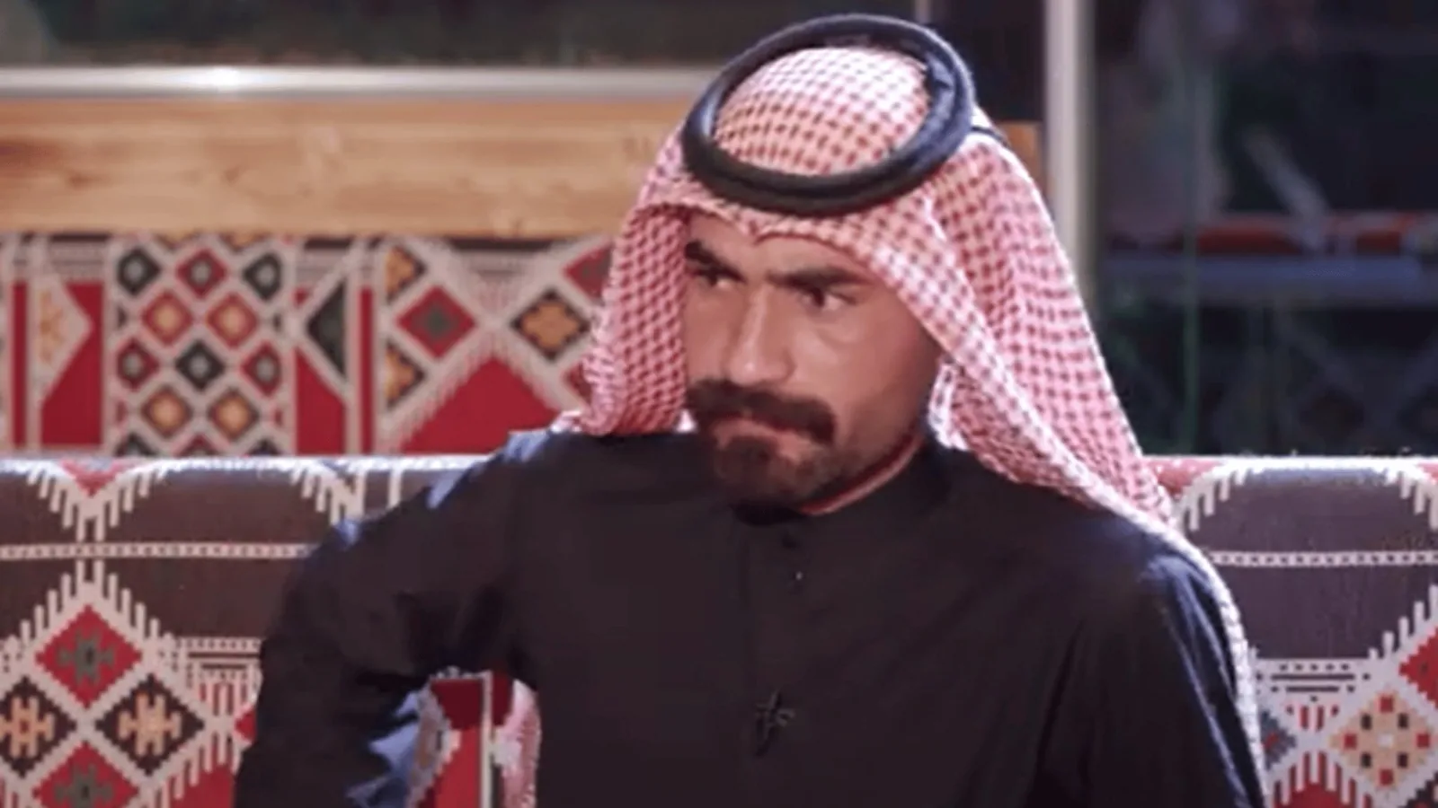 توضيح بشأن الأنباء المتداولة حول الشاعر عبدالحسين الحاتمي