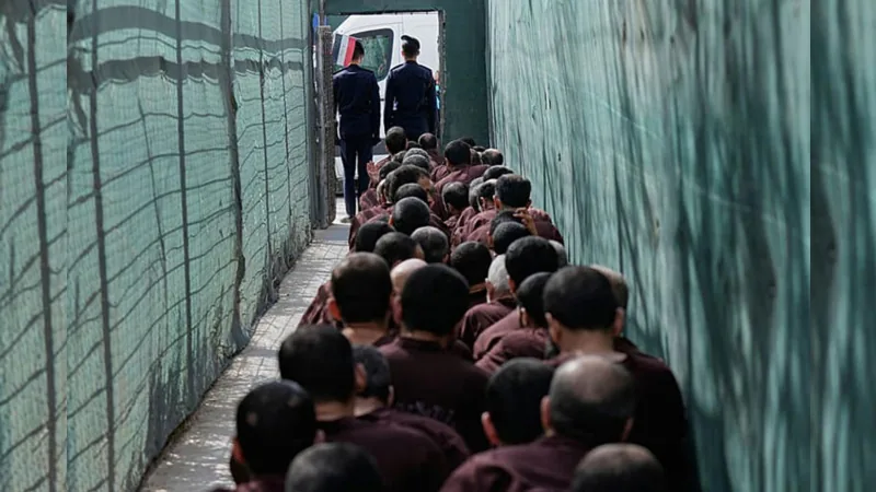 تقرير لـ"رايتس ووتش" حول سجناء "داعش" المنقولين إلى العراق: تعذيب وأمراض وخطر محدق