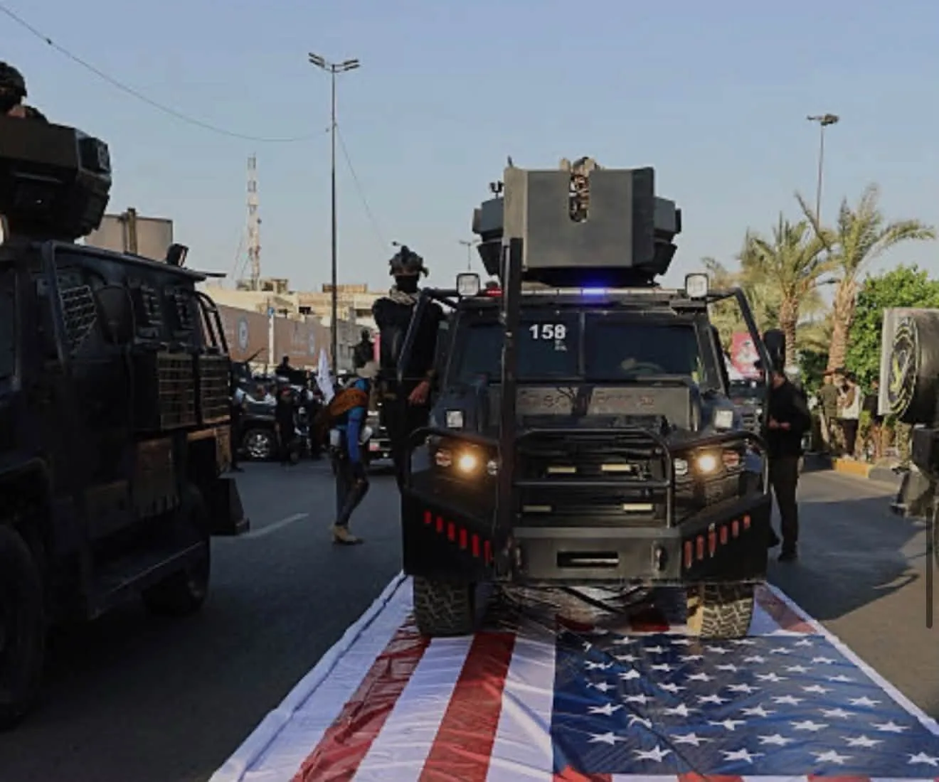 القائد العام للقوات المسلحة علي الزيدي يأمر بتشكيل لجنة تحقيقية بشأن التجاوز على العلم الأمريكي خلال «يوم السيادة»