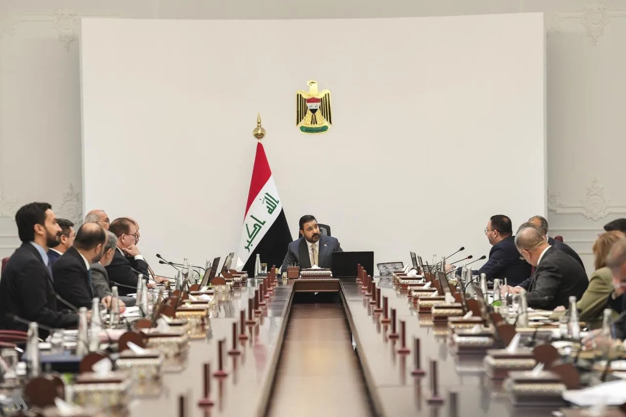رئيس الوزراء يوجه بسرعة إنجاز مشاريع الصرف الصحّي في المحافظات