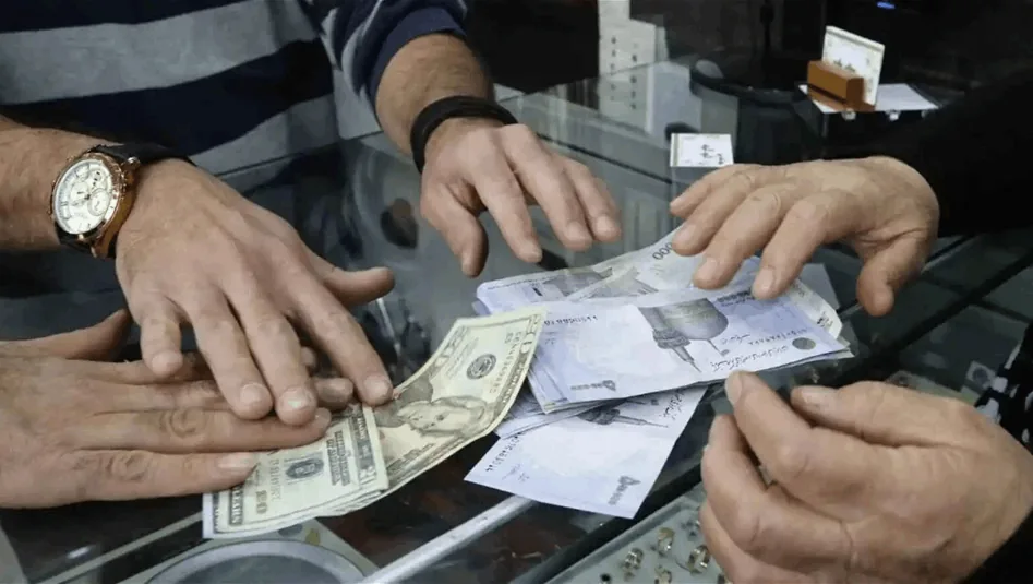 العملة الإيرانية تواصل الانهيار امام الدولار
