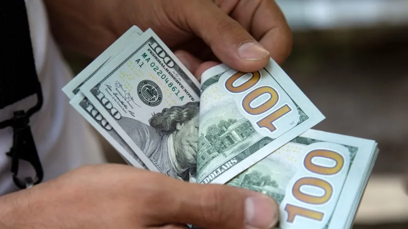 تيار الحكيم: خيار تغيير سعر الصرف جاء بدلًا عن تخفيض الرواتب