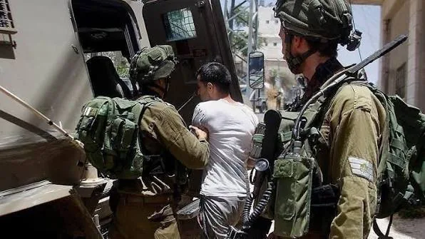 فلسطين: جيش الاحتلال يعتقل 36 فلسطينيًا ويحتجز العشرات خلال اقتحامات بالضفة الغربية
